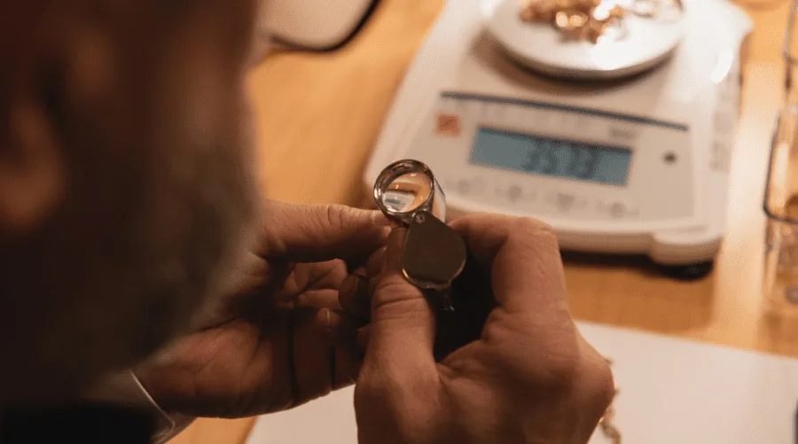 Mitä kullan arviointitilanteessa tapahtuu?